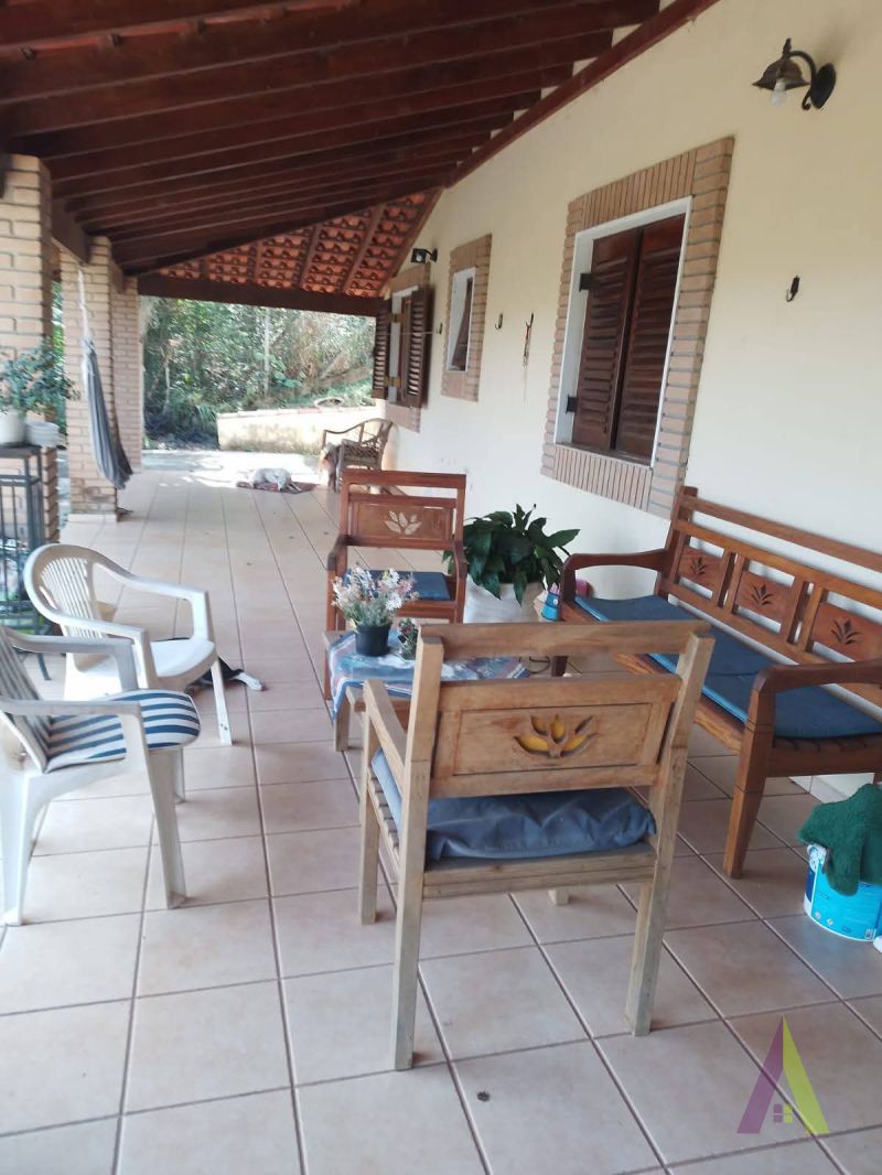 Casa em Condomínio Fechado com Área de Lazer Completa de São Roque!