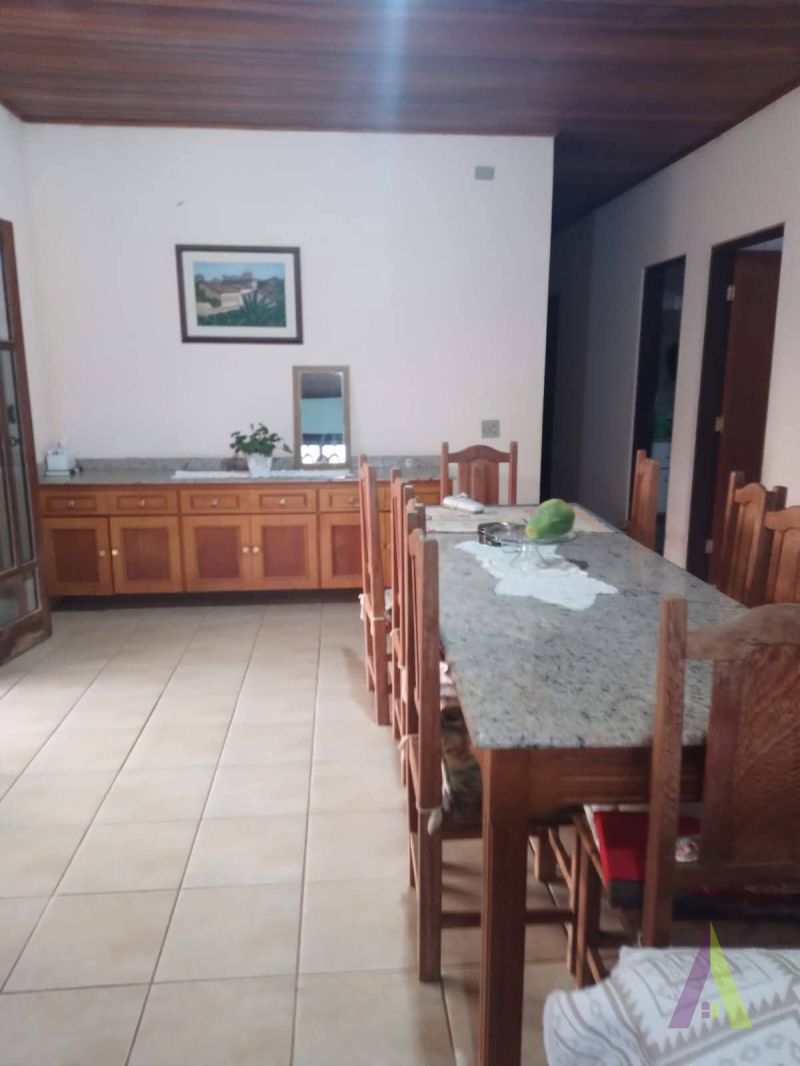 Casa em Condomínio Fechado com Área de Lazer Completa de São Roque!