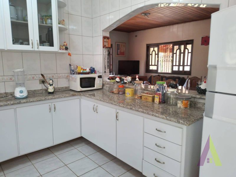 Casa em Condomínio Fechado com Área de Lazer Completa de São Roque!
