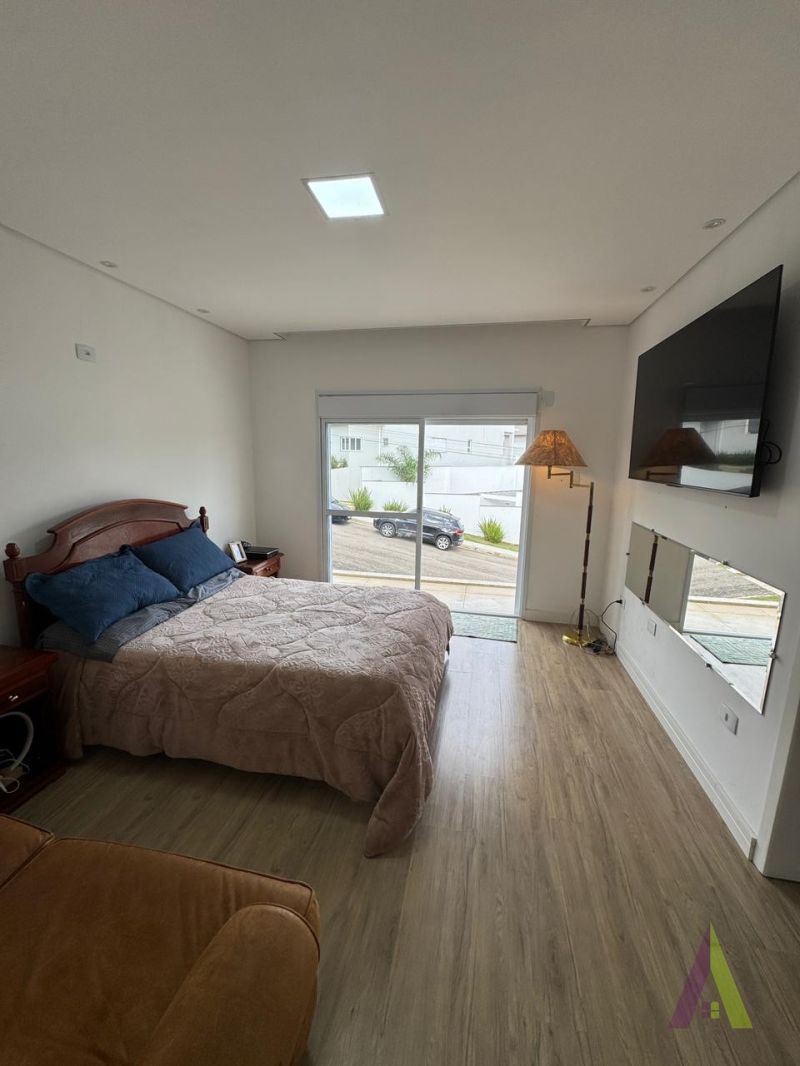 Casa em Condomínio no bairro Vila Santa Rosália em SÃO ROQUE