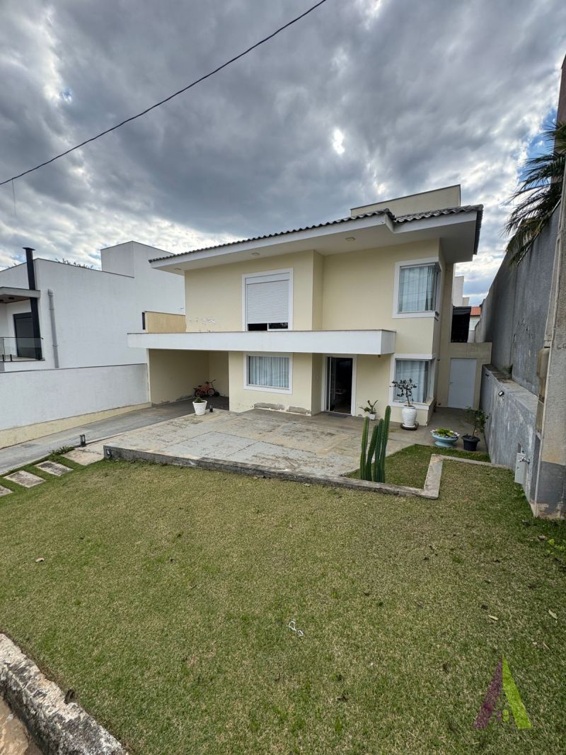 Casa em Condomínio no bairro Vila Santa Rosália em SÃO ROQUE