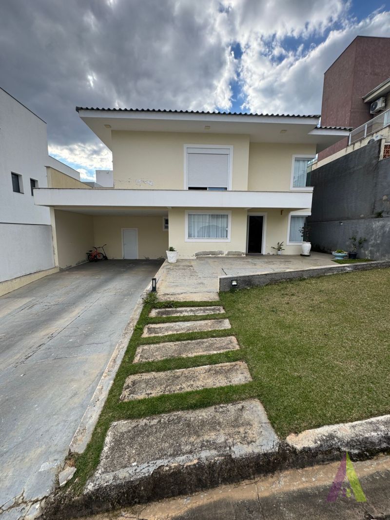 Casa em Condomínio no bairro Vila Santa Rosália em SÃO ROQUE