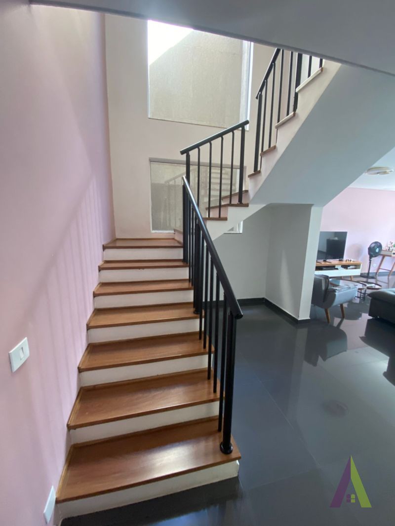 Casa em Condômino Fechado de São Roque!