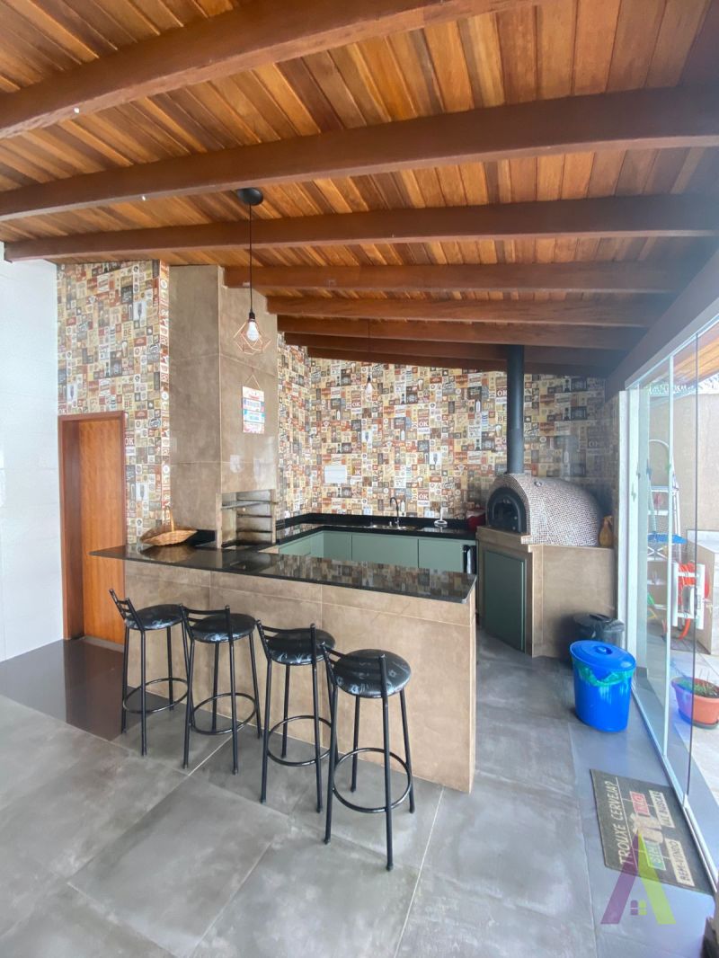 Casa em Condômino Fechado de São Roque!