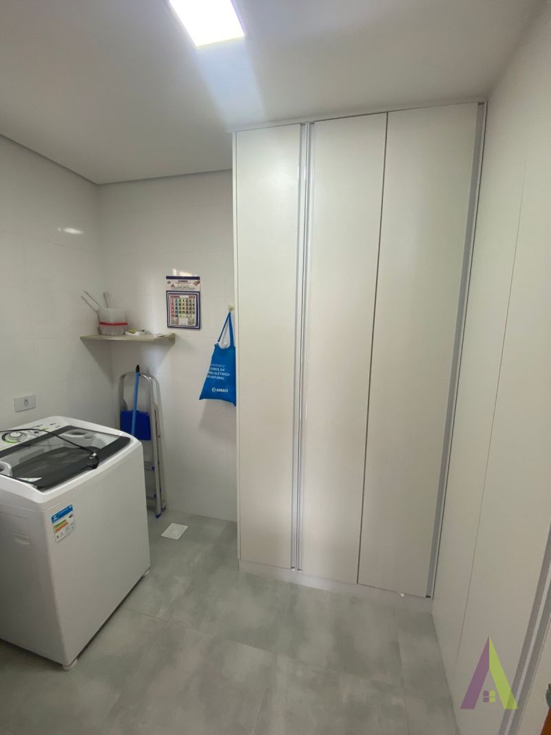 Casa em Condômino Fechado de São Roque!