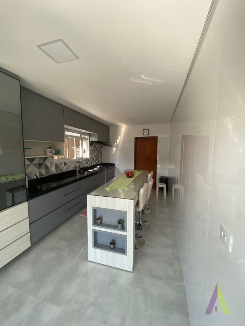 Casa em Condômino Fechado de São Roque!