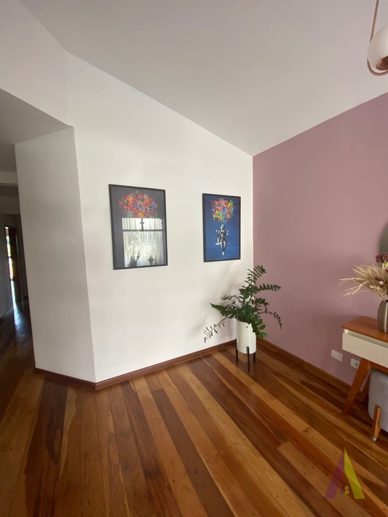 Casa em Condômino Fechado de São Roque!