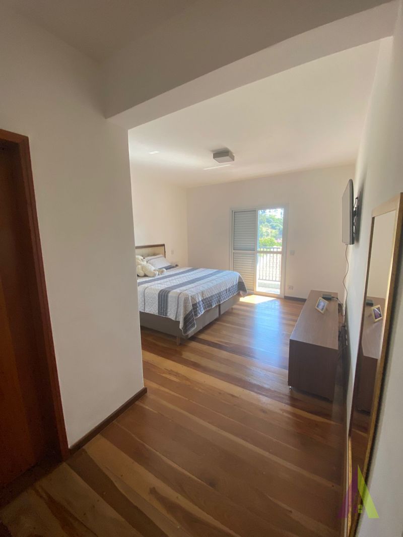 Casa em Condômino Fechado de São Roque!