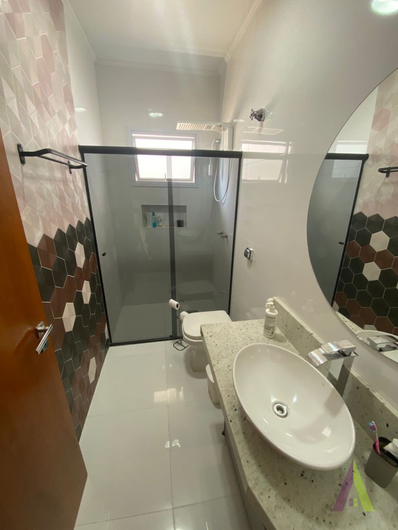 Casa em Condômino Fechado de São Roque!
