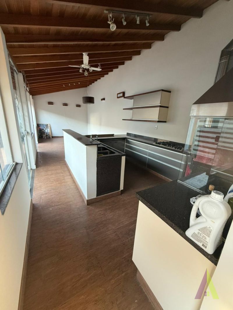 Casa em Condomínio Fechado de São Roque! 