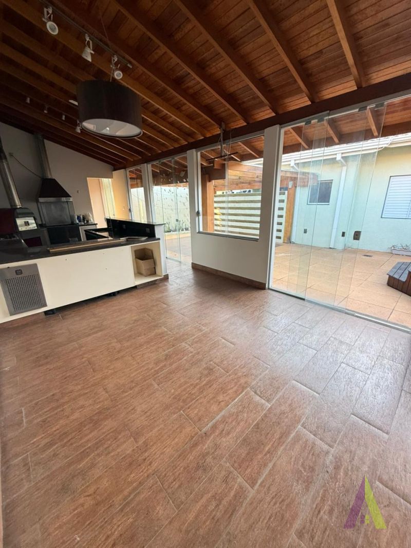Casa em Condomínio Fechado de São Roque! 