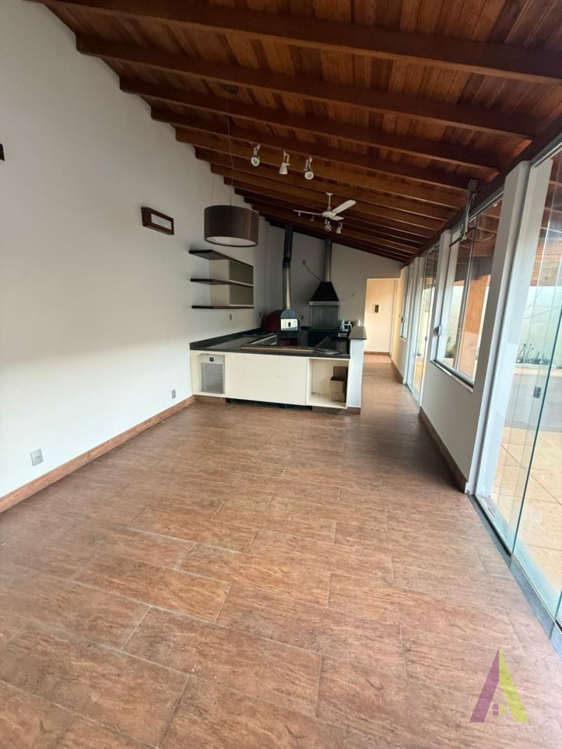 Casa em Condomínio Fechado de São Roque! 