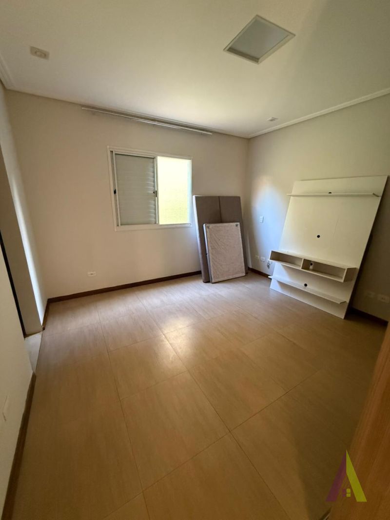 Casa em Condomínio Fechado de São Roque! 