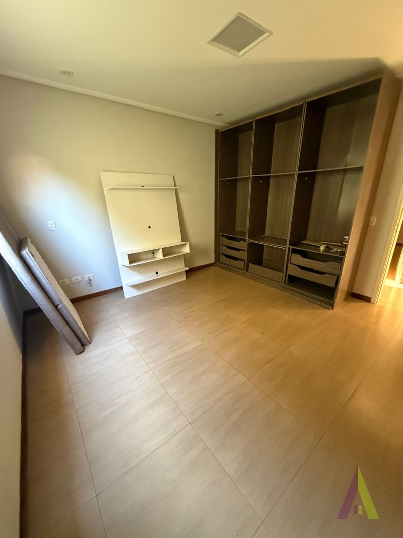 Casa em Condomínio Fechado de São Roque! 