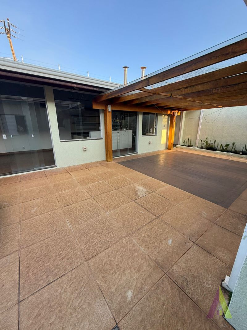 Casa em Condomínio Fechado de São Roque! 