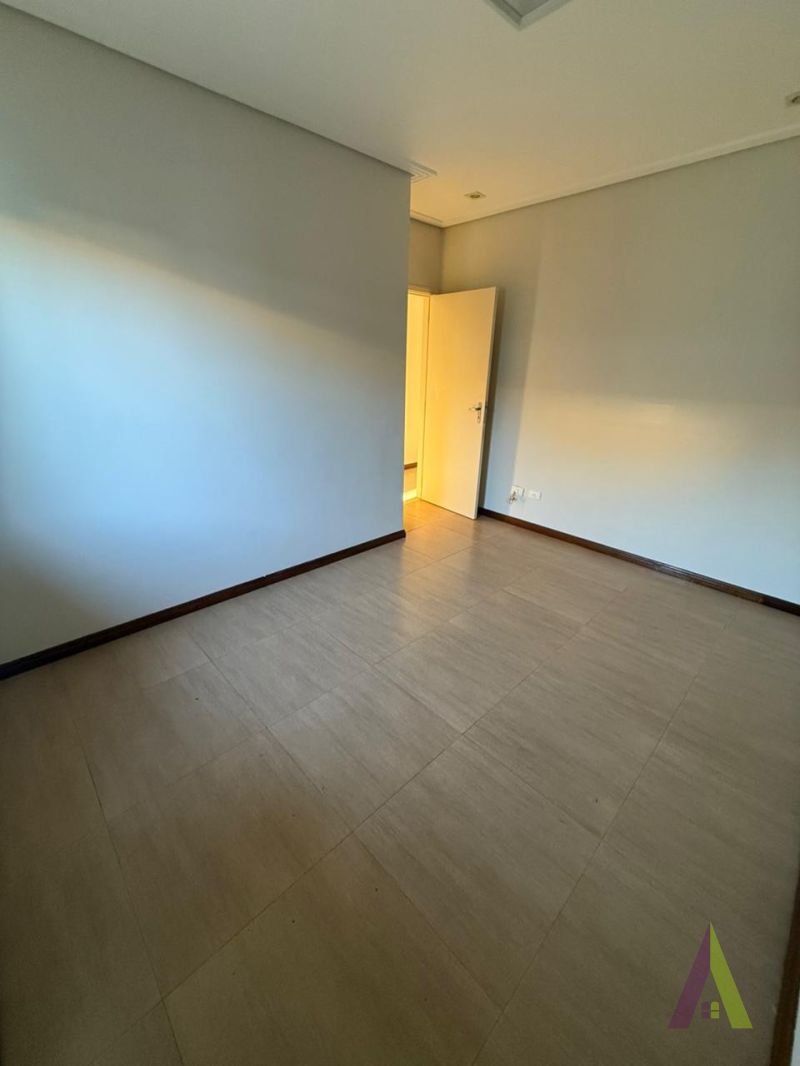 Casa em Condomínio Fechado de São Roque! 