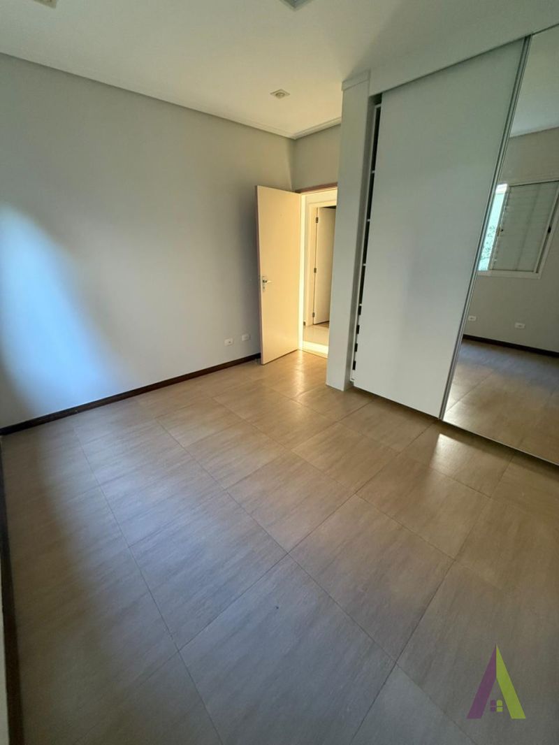 Casa em Condomínio Fechado de São Roque! 