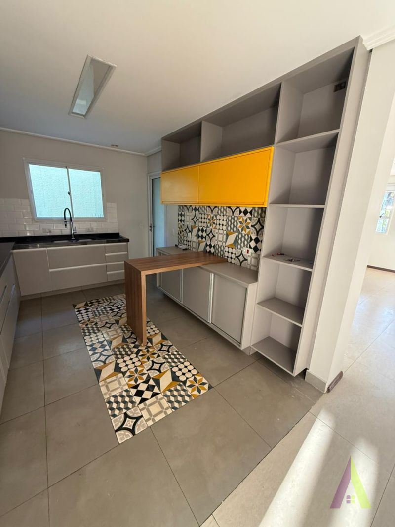 Casa em Condomínio Fechado de São Roque! 