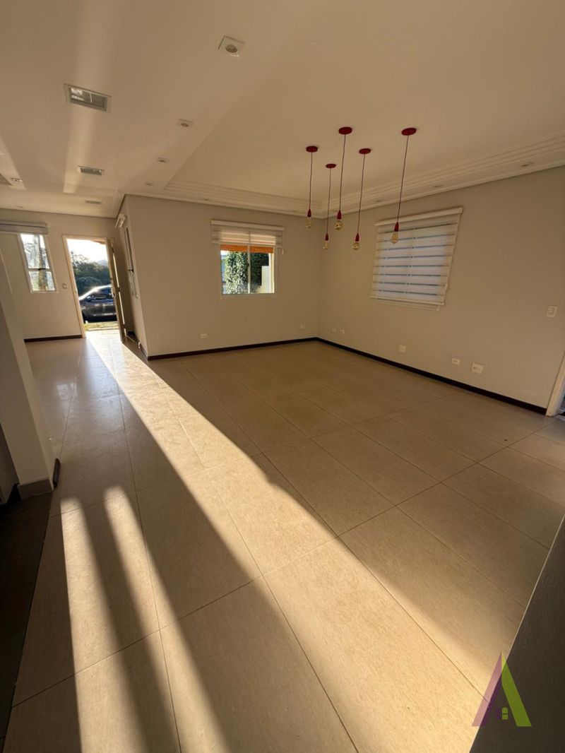 Casa em Condomínio Fechado de São Roque! 