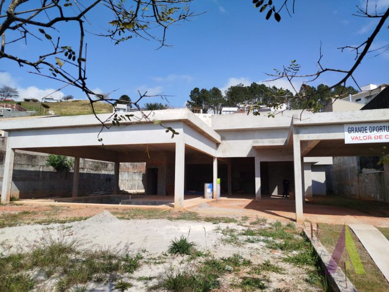 Casa em Condomínio de Alto Padrão em São Roque!