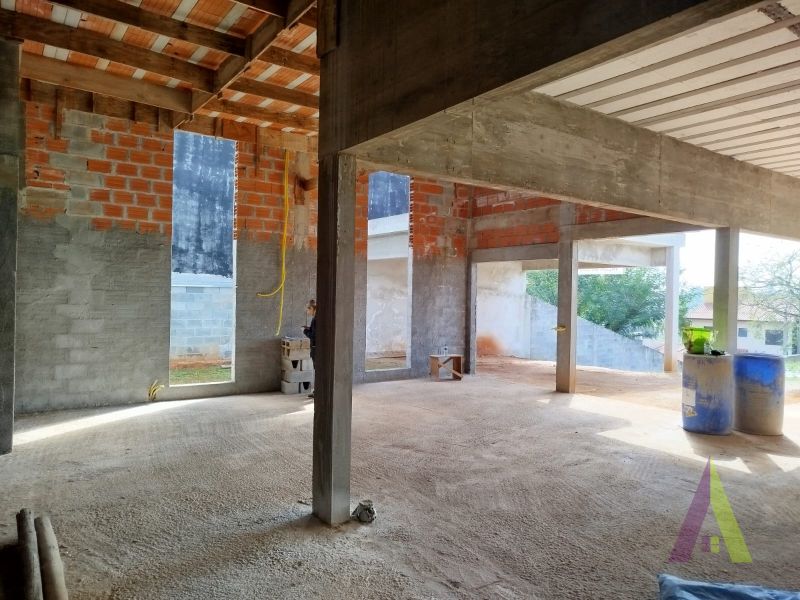 Casa em Condomínio de Alto Padrão em São Roque!