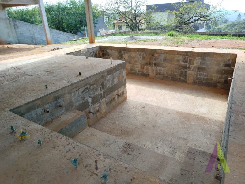 Casa em Condomínio de Alto Padrão em São Roque!