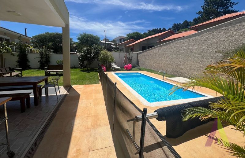 Sobrado de Alto Padrão em Condomínio Fechado de São Roque!