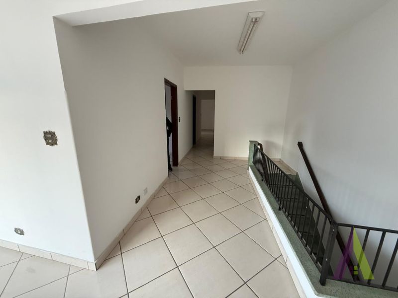Sala Comercial no Centro de São Roque!