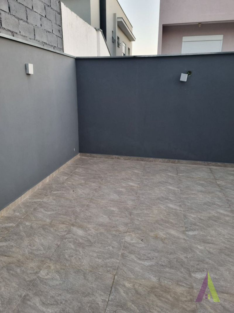 Sobrado em Condomínio de Alto Padrão em São Roque!
