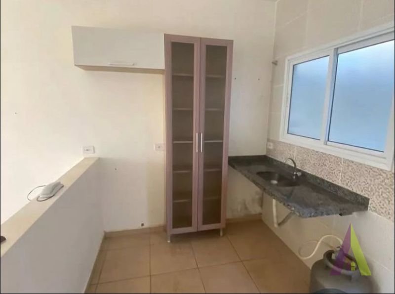 Casa Térrea em Condomínio Fechado de Marinque!