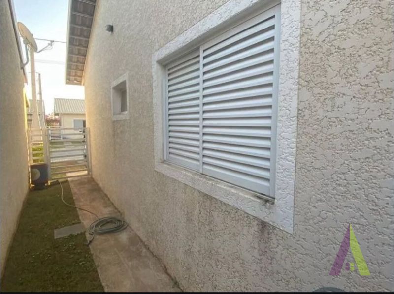 Casa Térrea em Condomínio Fechado de Marinque!