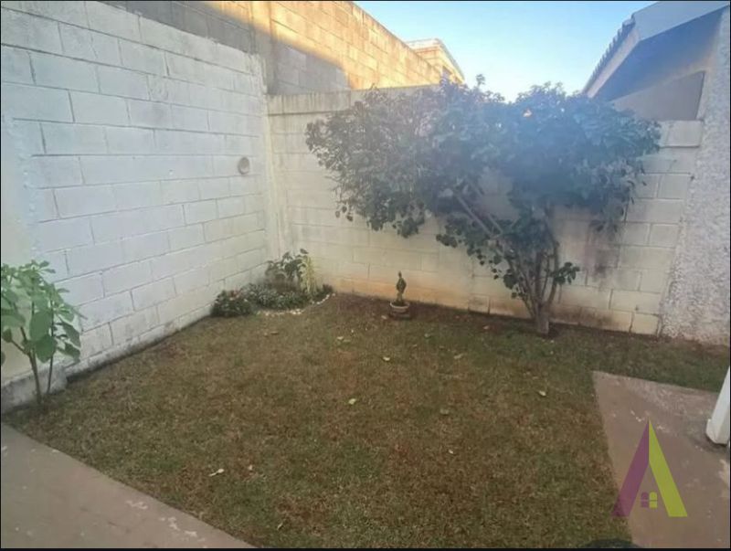 Casa Térrea em Condomínio Fechado de Marinque!