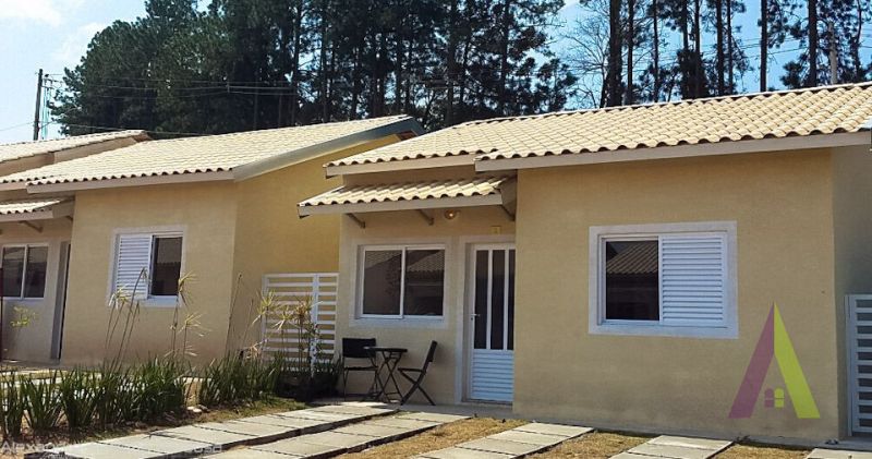 Casa Térrea em Condomínio Fechado de Marinque!