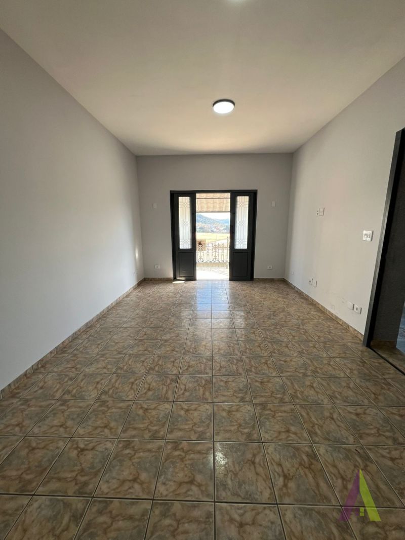 Casa Térrea em Bairro Tradicional de São Roque!