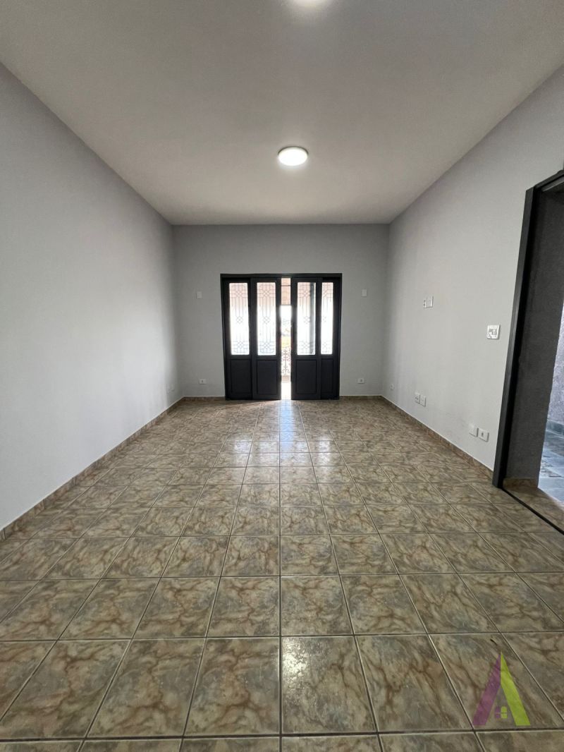 Casa Térrea em Bairro Tradicional de São Roque!