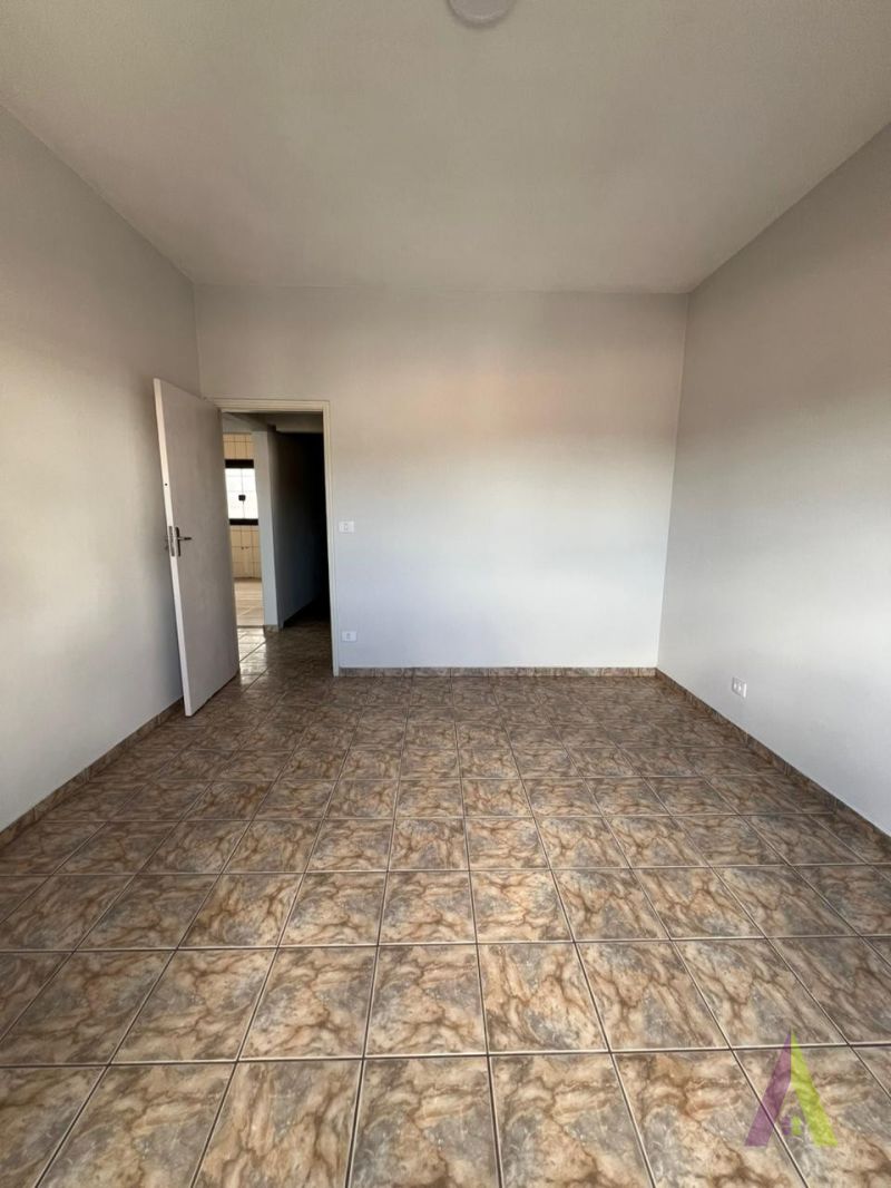 Casa Térrea em Bairro Tradicional de São Roque!