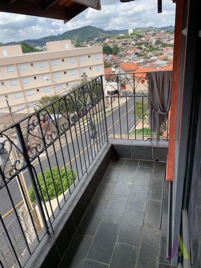 Sobrado em Bairro Tradicional de São Roque!