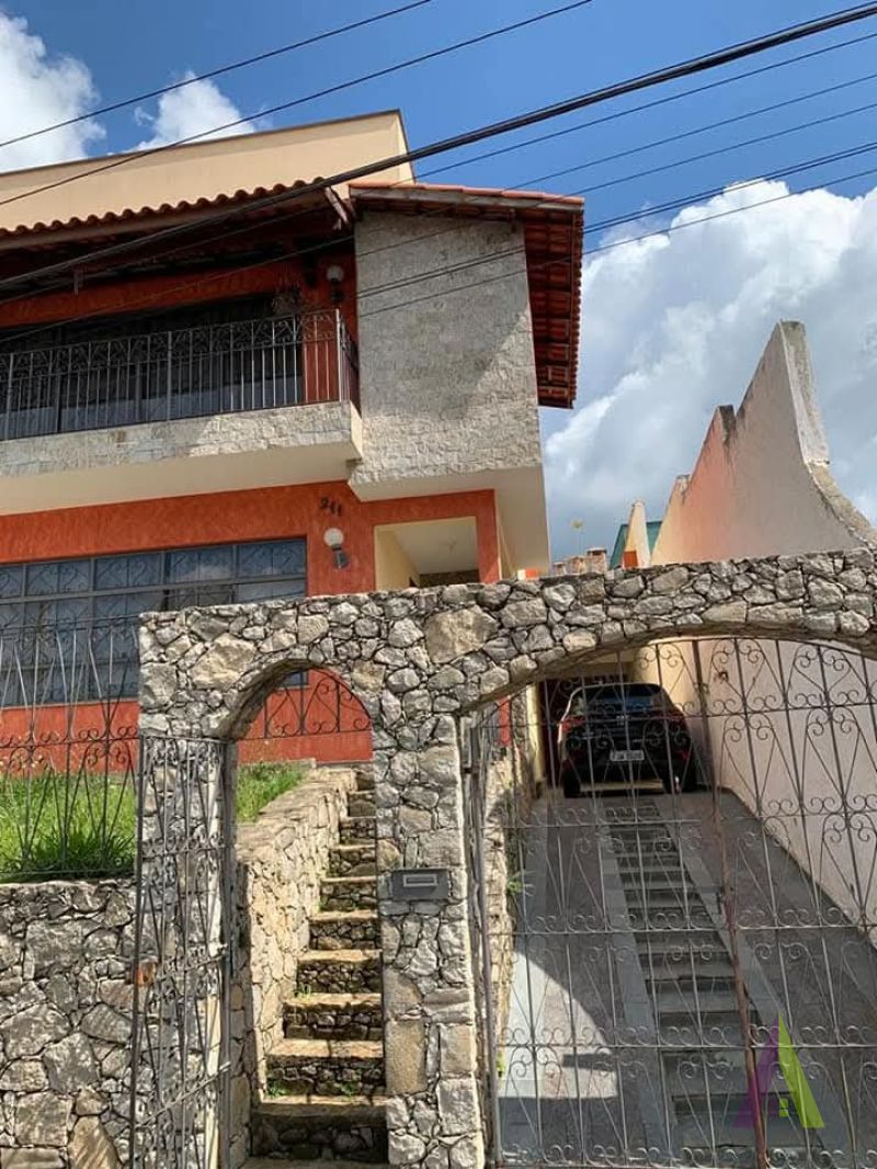 Sobrado em Bairro Tradicional de São Roque!