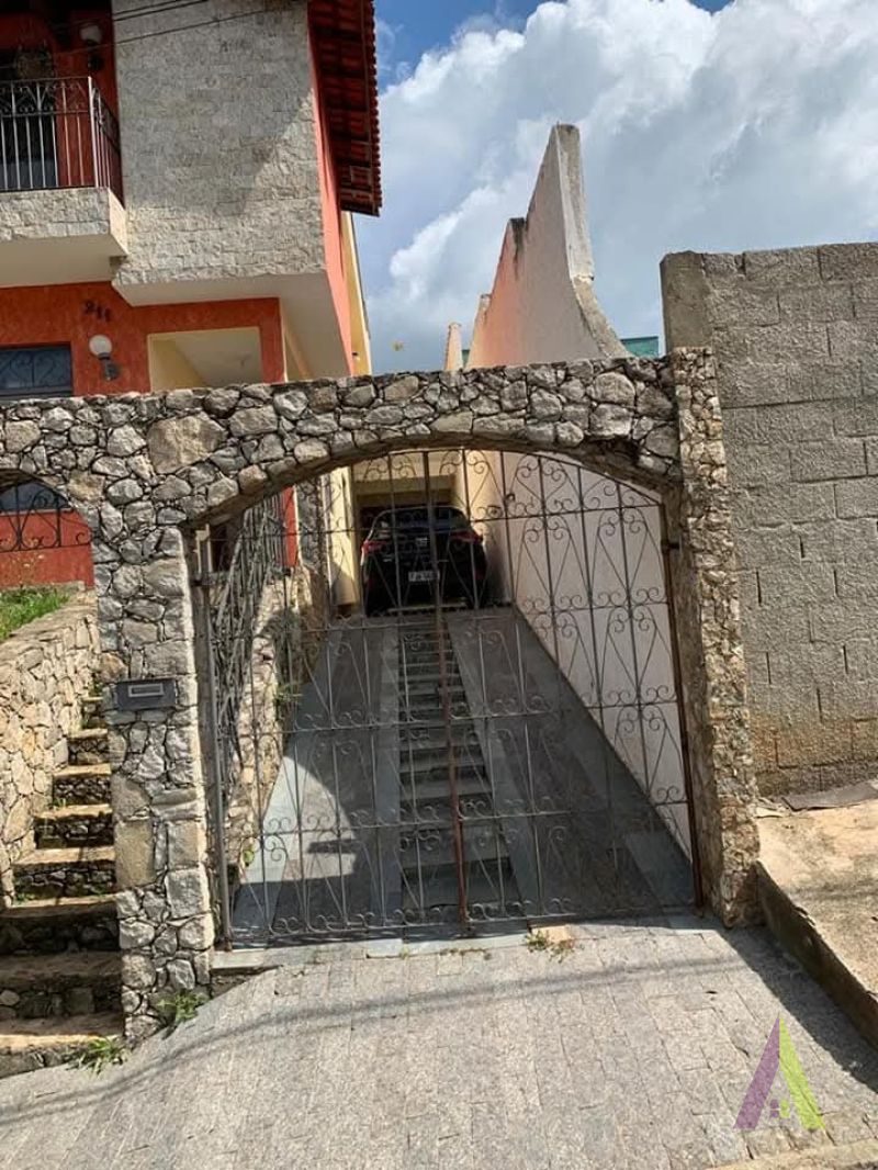 Sobrado em Bairro Tradicional de São Roque!