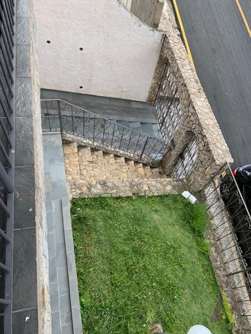 Sobrado em Bairro Tradicional de São Roque!