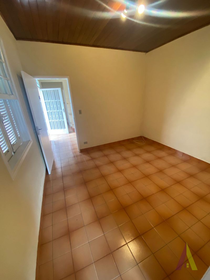Casa Térrea no Centro de São Roque!