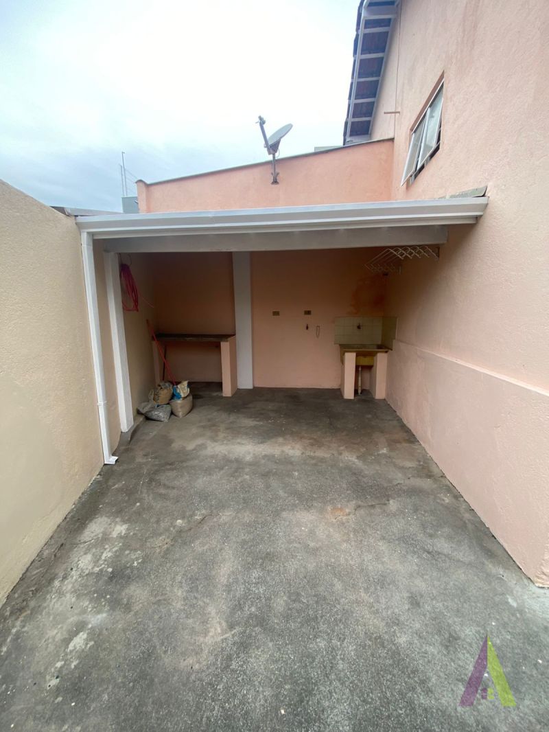Casa Térrea no Centro de São Roque!