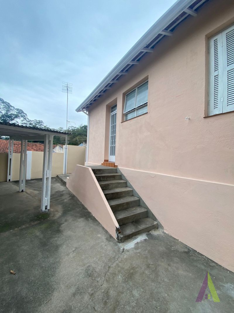 Casa Térrea no Centro de São Roque!