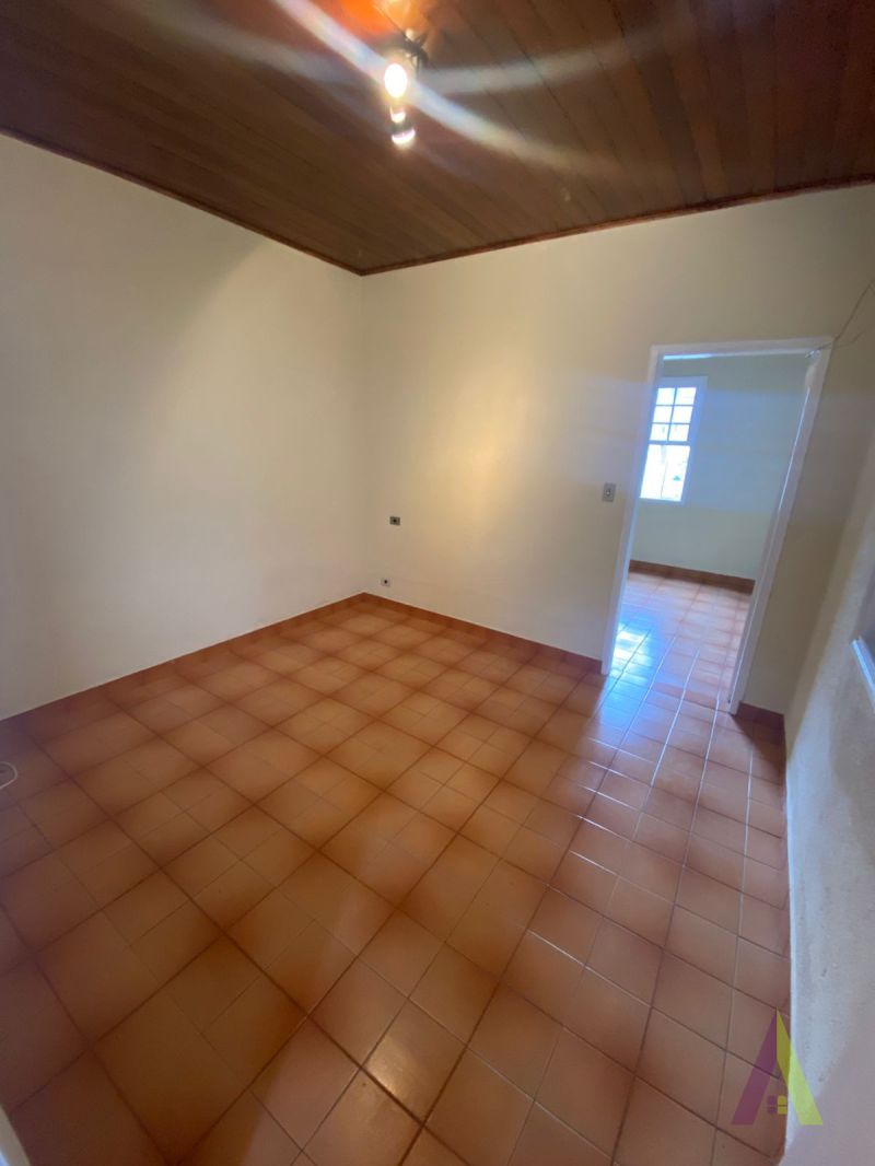 Casa Térrea no Centro de São Roque!