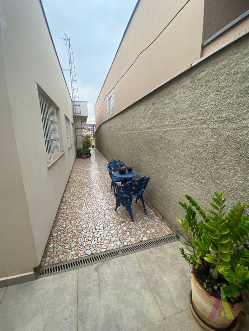 Casa Térrea em Bairro Tradicional de São Roque!
