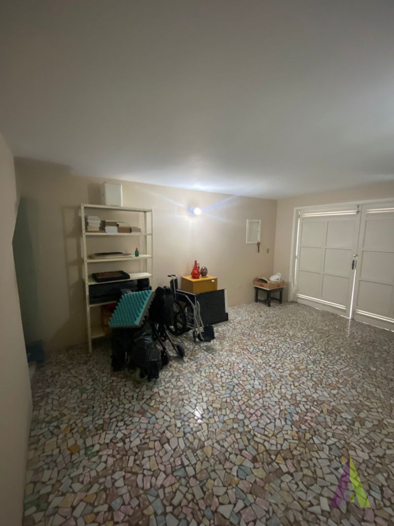 Casa Térrea em Bairro Tradicional de São Roque!