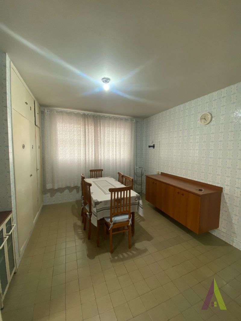 Casa Térrea em Bairro Tradicional de São Roque!