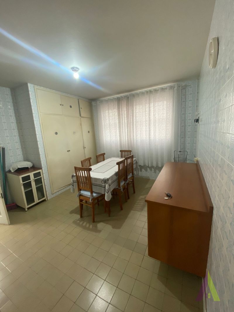 Casa Térrea em Bairro Tradicional de São Roque!