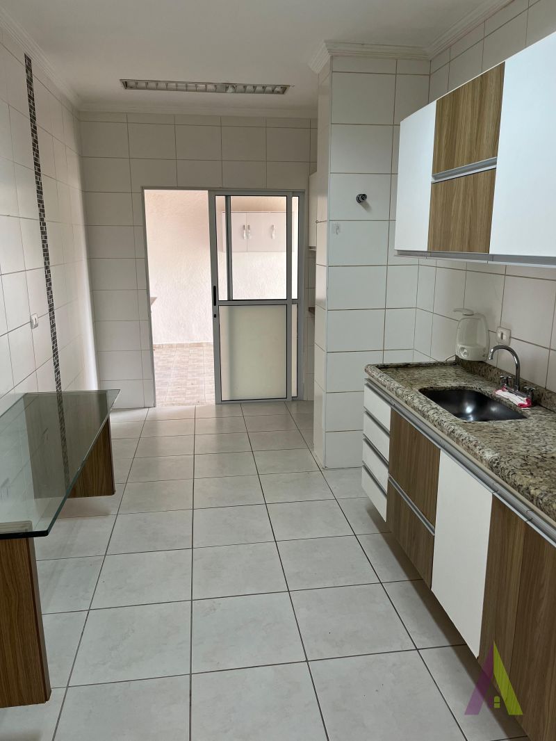 Apartamento com Quintal no Centro de São Roque!