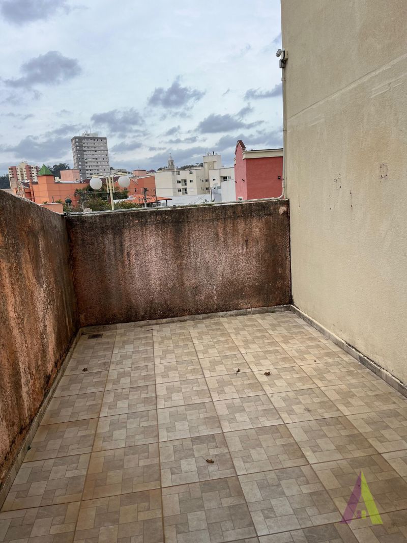 Apartamento com Quintal no Centro de São Roque!